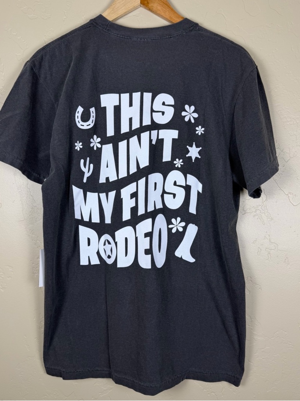 Katiedid Women’s Graphic Gray Tee "This Ain't My First Rodeo" Size Medium NWT - Picture 3 of 7